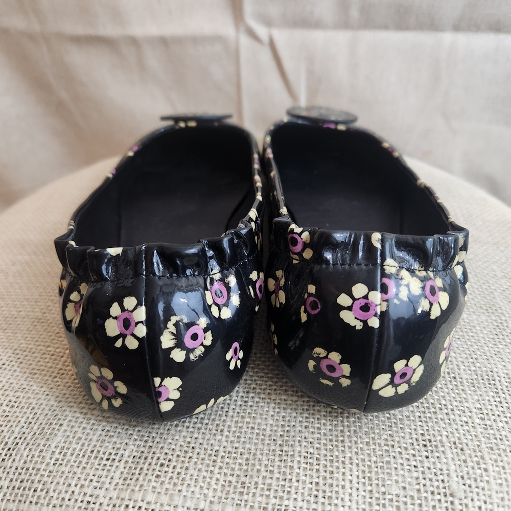 Tory Burch Reva Black Patent Leather Floral Print Flats - Picture 4 of 6